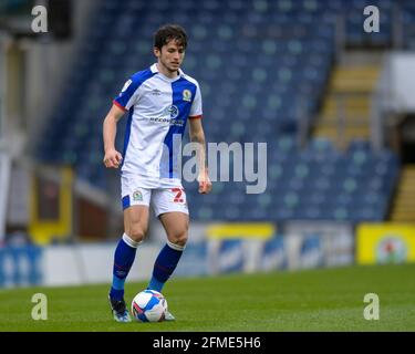 Blackburn, Regno Unito. 8 maggio 2021. Lewis Travis n° 27 di Blackburn Rovers con la palla a Blackburn, Regno Unito, il 5/8/2021. (Foto di Simon Whitehead/News Images/Sipa USA) Credit: Sipa USA/Alamy Live News Foto Stock