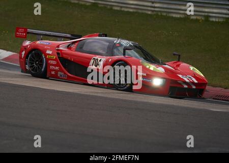 08 maggio 2021, Renania-Palatinato, Nürburg: Alla 24h gara di qualificazione ADAC la SCG SCG004c del Team Glickenhaus Racing LLC con Thomas Mutsch, Felipe Fernandez-laser, Franck Mailleux e Richard Westbrook supera il Nordschleife del Nüprburgring. Foto: Thomas Frey/dpa Foto Stock