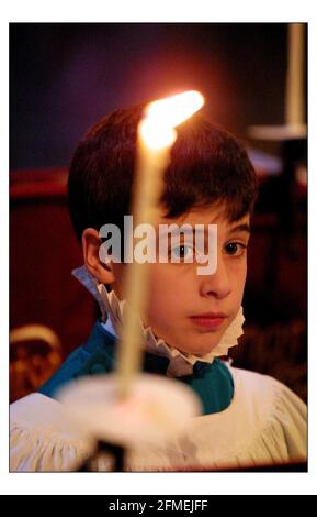 Salisbury Cath. Coro durante una registrazione di canzoni di lode.pic David Sandison 4/12/2002 Foto Stock