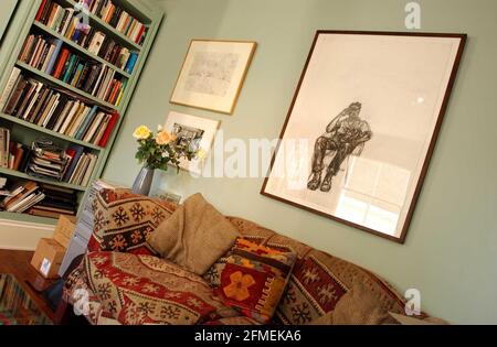 Artista/scultore Sean Henry a casa sua su Norburn Street, W10.4 novembre 2002 foto Andy Paradise Foto Stock