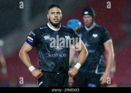 Llanelli, Regno Unito. 8 maggio 2021. Ethan Roots of the Ospreys guarda sopra. Guinness Pro14 Rainbow Cup match, Scarlets v Ospreys al Parc y Scarlets Stadium di Llanelli, Galles del Sud Sabato 8 Maggio 2021. pic di Andrew Orchard/Andrew Orchard sports photography/Alamy Live news Credit: Andrew Orchard sports photography/Alamy Live News Foto Stock