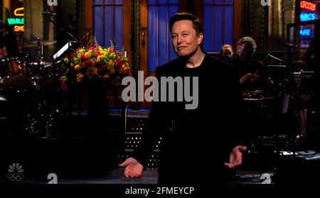 08 maggio 2021, New York, New York, USA - il CEO di Tesla e SpaceX, ELON MUSK, ospita il "Live notturno di San giorno".(immagine di credito: © NBC/SNL/ZUMA Wire) Foto Stock