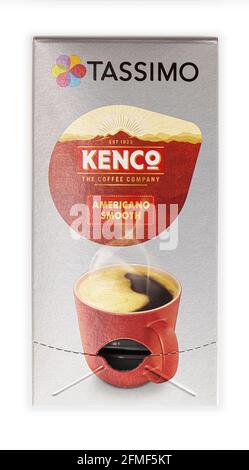 Scatola di cialde di caffè Tassimo Kenco Americano Smooth su un sfondo bianco Foto Stock