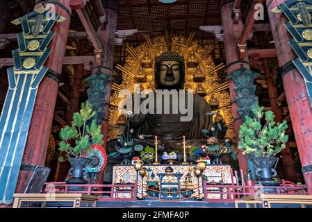 Statua del Buddha, Sala del Grande Buddha, Tempio Todaiji, Nara, Kansai, Giappone. Patrimonio dell'umanità dell'UNESCO. Foto Stock