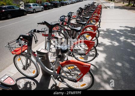 Lione (Francia), 05 maggio 2021. Stazione per biciclette self-service. Foto Stock