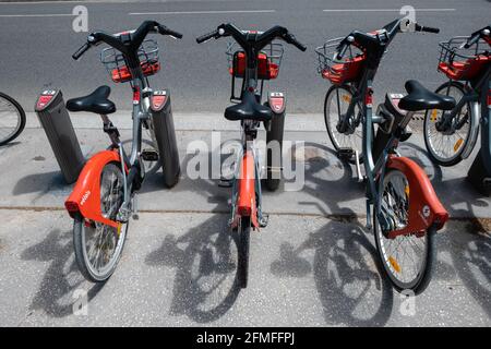 Lione (Francia), 05 maggio 2021. Stazione per biciclette self-service. Foto Stock