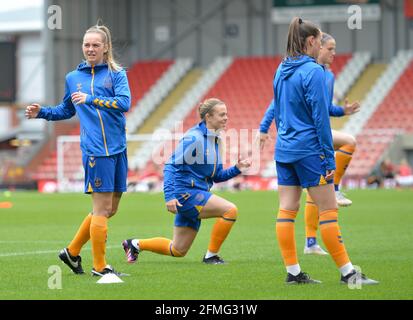 Leigh, Regno Unito. 09 maggio 2021. Everton si è riscaldato prima della partita della Super League femminile tra Manchester United ed Everton al Leigh Sports Village di Leigh, Inghilterra. Credit: SPP Sport Press Photo. /Alamy Live News Foto Stock