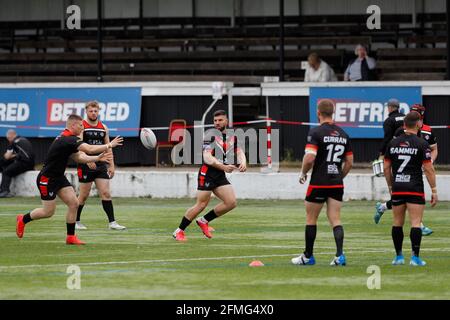 Rosslyn Park, Londra, Regno Unito. 9 maggio 2021. Betfred Championship, Rugby League, London Broncos contro Newcastle Thunder; London Broncos giocatori che si stanno riscaldando credito: Action Plus Sports/Alamy Live News Foto Stock