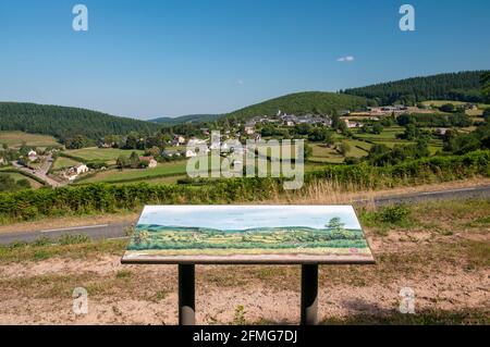 Punto di vista mappa, colline e Corancy villaggio situato nel cuore del Morvan Parco Naturale Regionale, Nievre (58), Borgogna, Francia Foto Stock