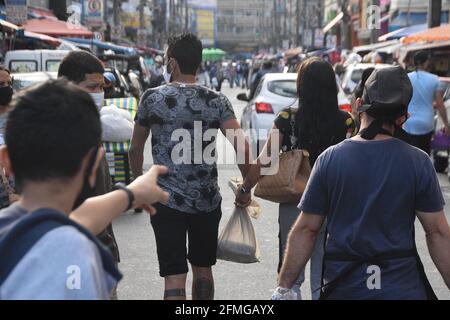 San Paolo, Brasile. 8 maggio 2021. Movimento di persone alla stazione ferroviaria di Sao Paulo, che è ben noto per i suoi prezzi di vendita più economici. (Foto di Ronaldo Silva/Pacific Press) Credit: Pacific Press Media Production Corp./Alamy Live News Foto Stock