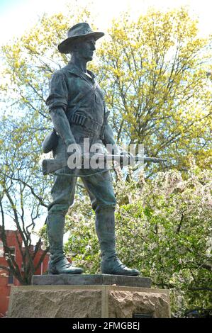 Statua commemorativa spagnola/americana su Taunton Green, Taunton, Massachusetts - eretta nel 1937 Foto Stock