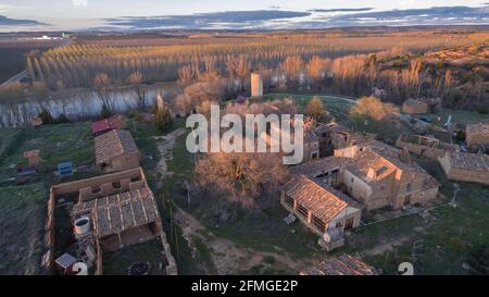 Villaggio abbandonato di Navapalos al tramonto nella provincia di Soria, Spagna Foto Stock