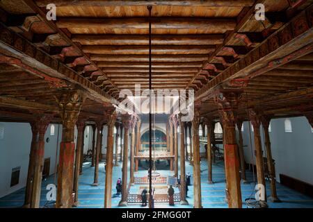 Architettura religiosa Anatoliana Selcuklu del XIII secolo con colonne originali in legno la Moschea Esrefoglu di Beysehir, Konya Foto Stock