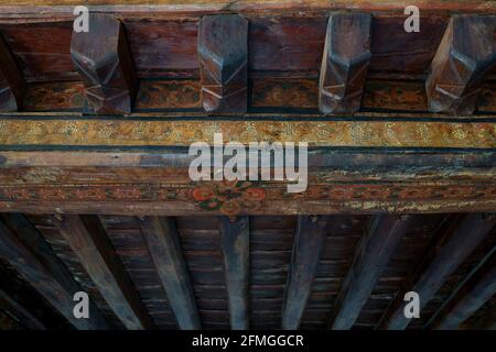 Architettura religiosa Anatoliana Selcuklu del XIII secolo con colonne originali in legno la Moschea Esrefoglu di Beysehir, Konya Foto Stock