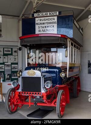 1913 Wellingborough Leyland ST autobus a due piani parte dell'incredibile collezione di veicoli storici a Shuttleworth, Old Warden Foto Stock