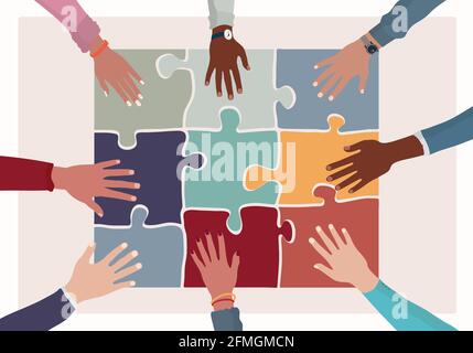 Accordo o affare tra un gruppo di colleghi o co-workers.Hands unire pezzi di puzzle su un table.Diversity persone Scambio di idee. Comunità Illustrazione Vettoriale