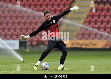 CREWE, REGNO UNITO. 9 MAGGIO Dave Richards (portiere) di Crewe Alexandra si sta riscaldando prima della partita Sky Bet League 1 tra Crewe Alexandra e Shrewsbury Town all'Alexandra Stadium di Crewe domenica 9 maggio 2021. (Credit: Eddie Garvey | MI News) Credit: MI News & Sport /Alamy Live News Foto Stock