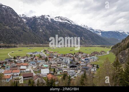 Vista sul villaggio Laengenfeld a Oetztal, Austria Foto Stock