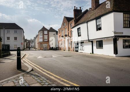 Vista di Monastery Street guardando verso Love Lane e Church Street St Paul's a Canterbury Kent Inghilterra Foto Stock