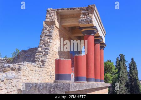 Palazzo Cnosso: È il più grande sito archeologico dell'età del bronzo a Creta (Grecia), centro cerimoniale e politico della civiltà minoica. Foto Stock