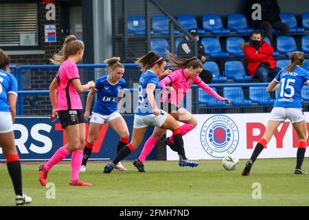 Milngavie, Regno Unito. 09 maggio 2021. Azione durante la Scottish Building Society Scottish Women's Premier League 1 Fixture Rangers FC vs Glasgow City, Rangers Training Complex, Milngavie, East Dunbartonshire. 09/05/2021 | Credit: Colin Poultney/Alamy Live News Foto Stock