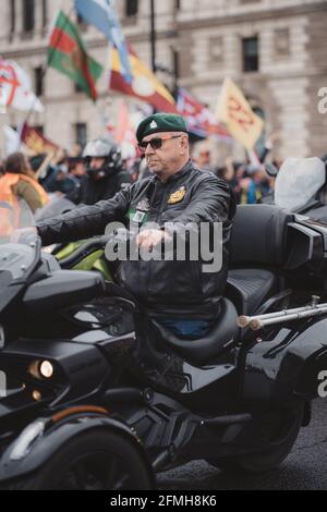 Westminster, Londra | UK - 2021.05.08: Rally di motociclisti da Rolling Thunder UK a Parliament Square marzo a sostegno dei veterani Foto Stock