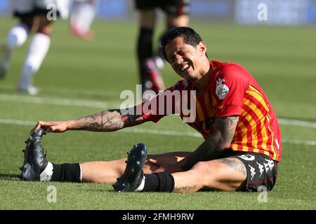 Benevento, Italia. 09 maggio 2021. Gianluca Lapadula (Benevento) reagisce dopo un fallo durante la serie A match tra Benevento Calcio e Cagliari Calcio allo Stadio Comunale Ciro Vigorito di Benevento (Foto di Giuseppe fama/Pacific Press) Credit: Pacific Press Media Production Corp./Alamy Live News Foto Stock