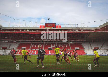 SUNDERLAND, REGNO UNITO. 9 MAGGIO Goalmouth azione durante la partita Sky Bet League 1 tra Sunderland e Northampton Town allo Stadium of Light, Sunderland, domenica 9 maggio 2021. (Credit: Mark Fletcher | MI News) Credit: MI News & Sport /Alamy Live News Foto Stock