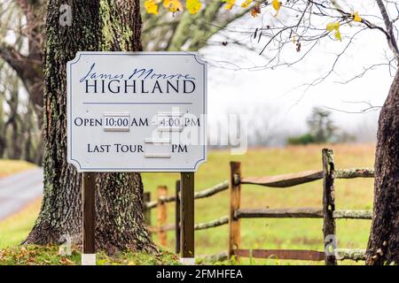 Charlottesville, USA - 25 ottobre 2020: Ashlawn Ash Lawn Highland segno per James Monroe, Stati Uniti quinto presidente, casa di proprietà con h aperto Foto Stock