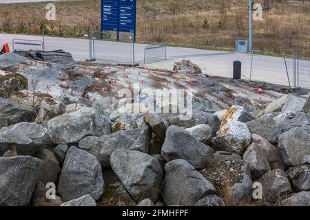 Vista ravvicinata dei lavori di costruzione su terreni rocciosi. Enkoping. Svezia Foto Stock