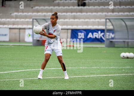 Nikita Parris dell'Olympique Lyonnais si scalda in vista della partita di calcio femminile D1 Arkema tra GPSO 92 Issy e Olympique Lyonnais il 9 maggio 2021 allo stadio le Gallo di Boulogne-Billancourt, Francia - Foto Melanie Laurent / A2M Sport Consulting / DPPI / LiveMedia Foto Stock