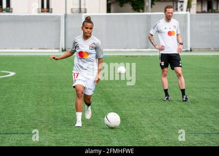 Nikita Parris dell'Olympique Lyonnais si scalda in vista della partita di calcio femminile D1 Arkema tra GPSO 92 Issy e Olympique Lyonnais il 9 maggio 2021 allo stadio le Gallo di Boulogne-Billancourt, Francia - Foto Melanie Laurent / A2M Sport Consulting / DPPI / LiveMedia Foto Stock