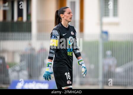 Laetitia Philippe GPSO 92 Issy reagisce durante la partita di calcio del campionato francese delle donne D1 Arkema tra GPSO 92 Issy e Olympique Lyonnais il 9 maggio 2021 allo stadio le Gallo di Boulogne-Billancourt, Francia - Foto Antoine Massinon / A2M Sport Consulting / DPPI / LiveMedia Foto Stock