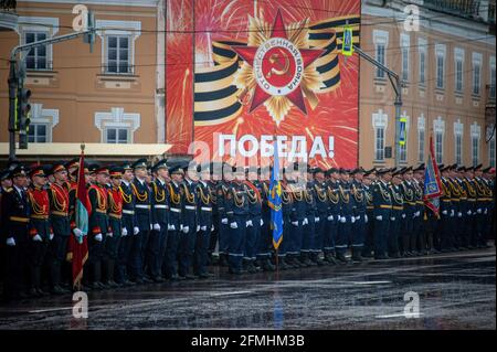 Tambov, Russia. 09 maggio 2021. I soldati russi delle truppe aeree della guarnigione di Tambov partecipano alla Parata della Vittoria. La parata del giorno della vittoria a Tambov (Russia) si è tenuta senza spettatori e veterani della seconda guerra mondiale (Grande Guerra Patriottica) a causa della pandemia del coronavirus. Credit: SOPA Images Limited/Alamy Live News Foto Stock