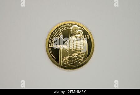 La moneta da 2014 dollari dei nativi americani commemora come l'ospitalità dei nativi americani abbia garantito il successo della spedizione di Lewis e Clark. Il desig inverso Foto Stock