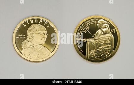 La moneta da 2014 dollari dei nativi americani commemora come l'ospitalità dei nativi americani abbia garantito il successo della spedizione di Lewis e Clark. Il desig inverso Foto Stock