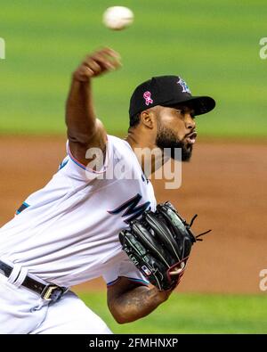 Miami, Stati Uniti. 09 maggio 2021. Miami Marlins Pitcher Sandy Alcantara (22) piazzola durante il primo assestamento contro i Milwaukee Brewers al parco loanDepot nel quartiere Little Havana di Miami, Florida, domenica 9 maggio 2021. (Foto di Daniel A. Varela/Miami Herald/TNS/Sipa USA) Credit: Sipa USA/Alamy Live News Foto Stock