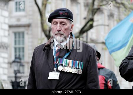 Londra, Regno Unito. 8 maggio 2021. Paul Young del gruppo Justice for Northern Ireland Veterans partecipa all'evento 'respect Our Veterans' a Westminster. Foto Stock