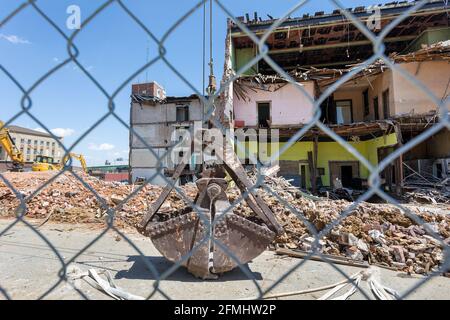 Demolizione dell'originale edificio vuoto Moose Lodge a Burlington, Iowa Foto Stock