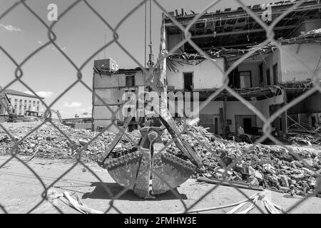 Demolizione dell'originale edificio vuoto Moose Lodge a Burlington, Iowa Foto Stock