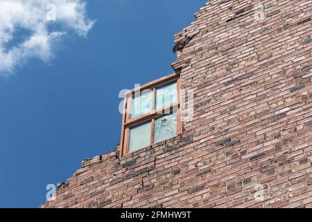 Demolizione dell'originale edificio vuoto Moose Lodge a Burlington, Iowa Foto Stock