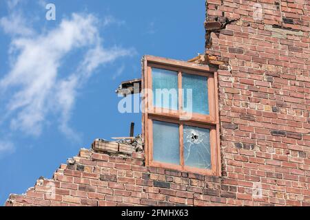 Demolizione dell'originale edificio vuoto Moose Lodge a Burlington, Iowa Foto Stock