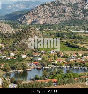 Vista dall'alto della città di Dalyan nella regione di Mugla, Turchia Foto Stock