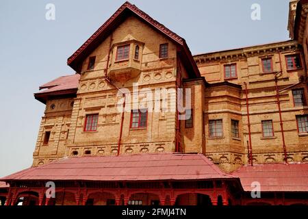 Vista esterna del Museo e della Biblioteca di Amar Mahal, Jammu, Jammu e Kashmir, India Foto Stock