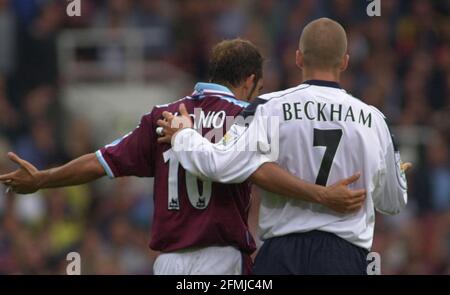 West Ham United / Manchester United Football 2000 agosto David Beckham Paolo di Canio Foto Stock