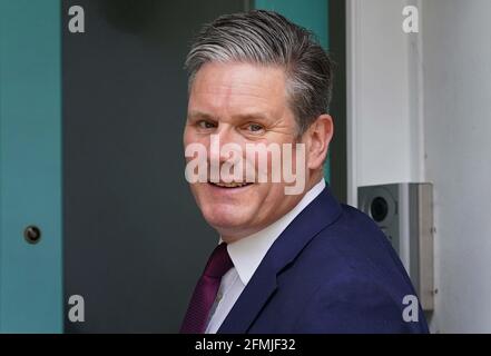 Il leader del lavoro Sir Keir Starmer lascia la sua casa a nord di Londra. Data immagine: Lunedì 10 maggio 2021. Foto Stock