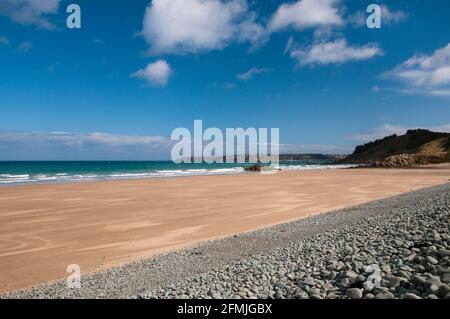 Saint Pabu beach a bassa marea nei pressi di Erquy, Cote d'armatura (22), Brittany, Francia Foto Stock