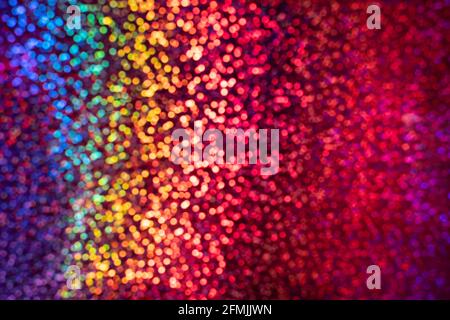 Uno sfondo arcobaleno scintillante con bokeh colorato. Disco sfondo multicolore Foto Stock