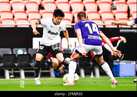 VALENCIA, SPAGNA - 9 MAGGIO: Lee Kang-in di Valencia CF, Ruben Alcaraz di Real Valladolid durante la Liga match tra Valencia CF e Real Valladolid Foto Stock