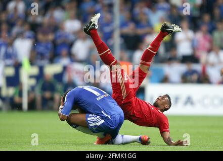 Jerome Boateng FC Bayern MŸnchen gegen Didier Drogba ( Chelsea ) Fussball Championsleague Final FC Chelsea - FC Bayern Muenchen 2011 / 2012 UEFA Champions League Final FC Chelsea - FC Bayern 5:4 monaco di baviera 19. 2012 © diebilderwelt / Alamy Stock Foto Stock